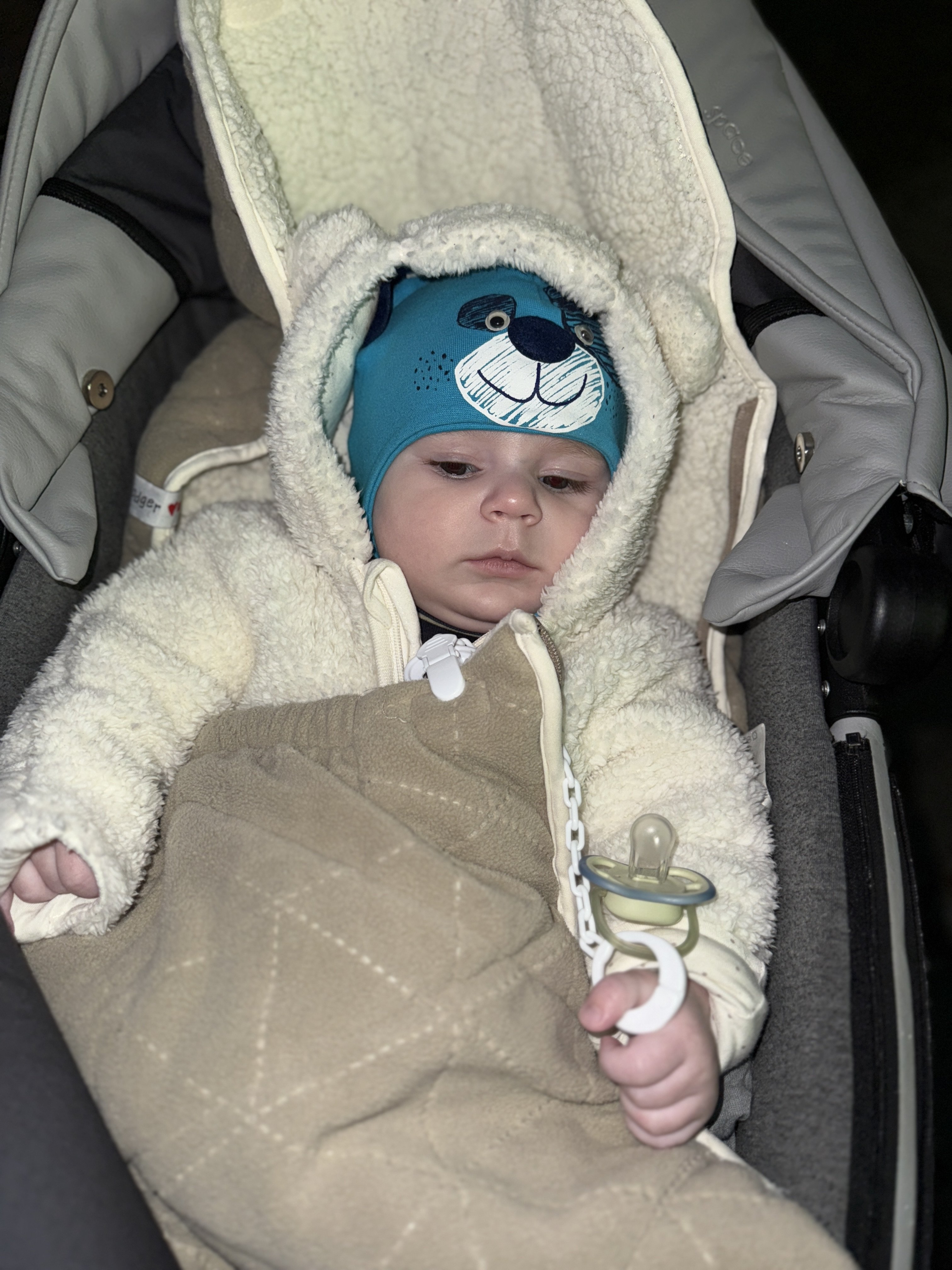 FCZJ9aSZi8wXIEUR.jpg