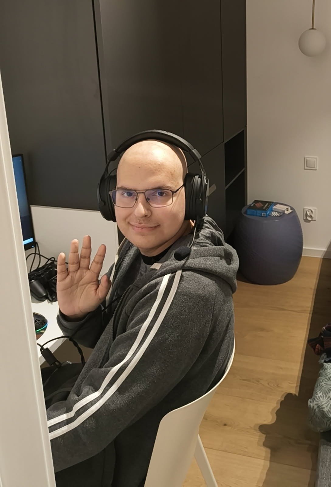 XqJY245mbMjoeHYK.jpg