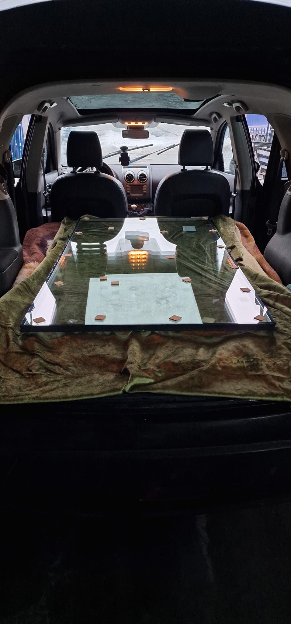 qbi2iwDIv5reUjBG.jpg