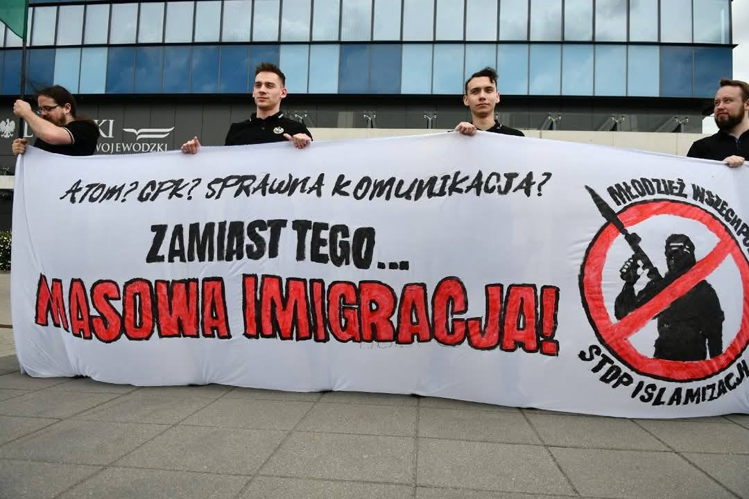 Ehpq79qYLsbNpzAa.jpg