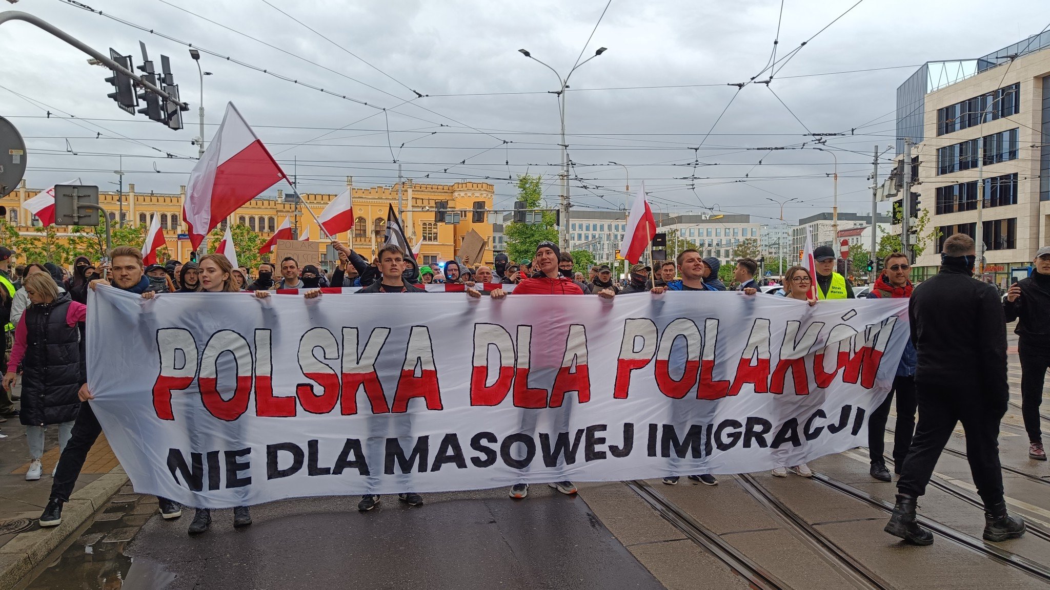 vHI45RGIVNgArZZV.jpg