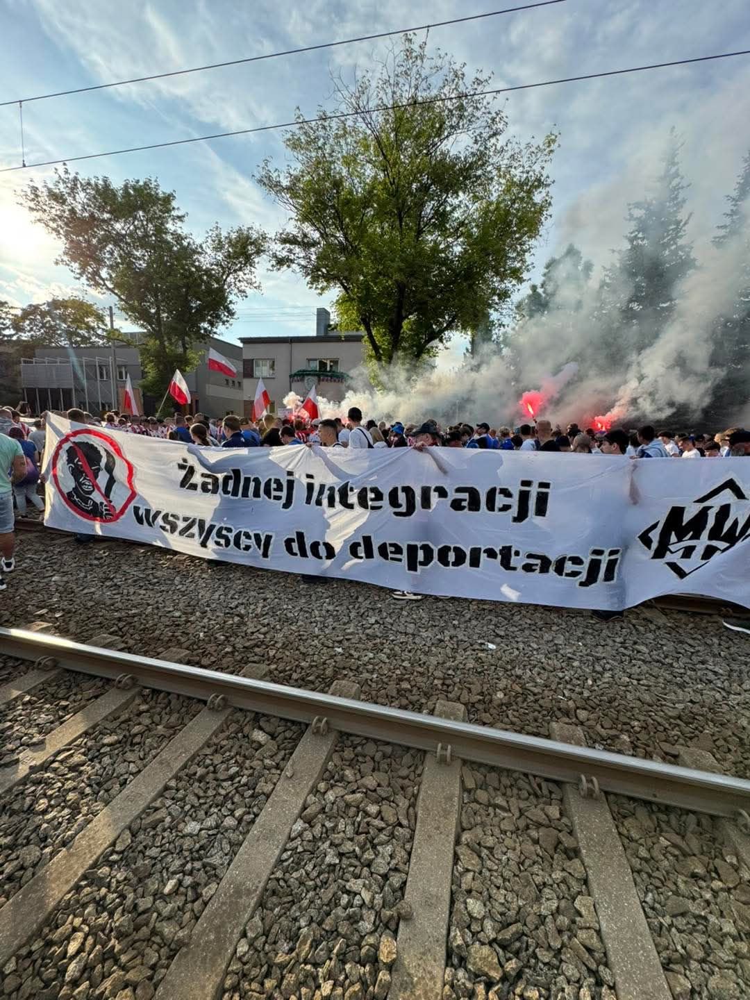 UBzTBMOQDdftoPsq.jpg