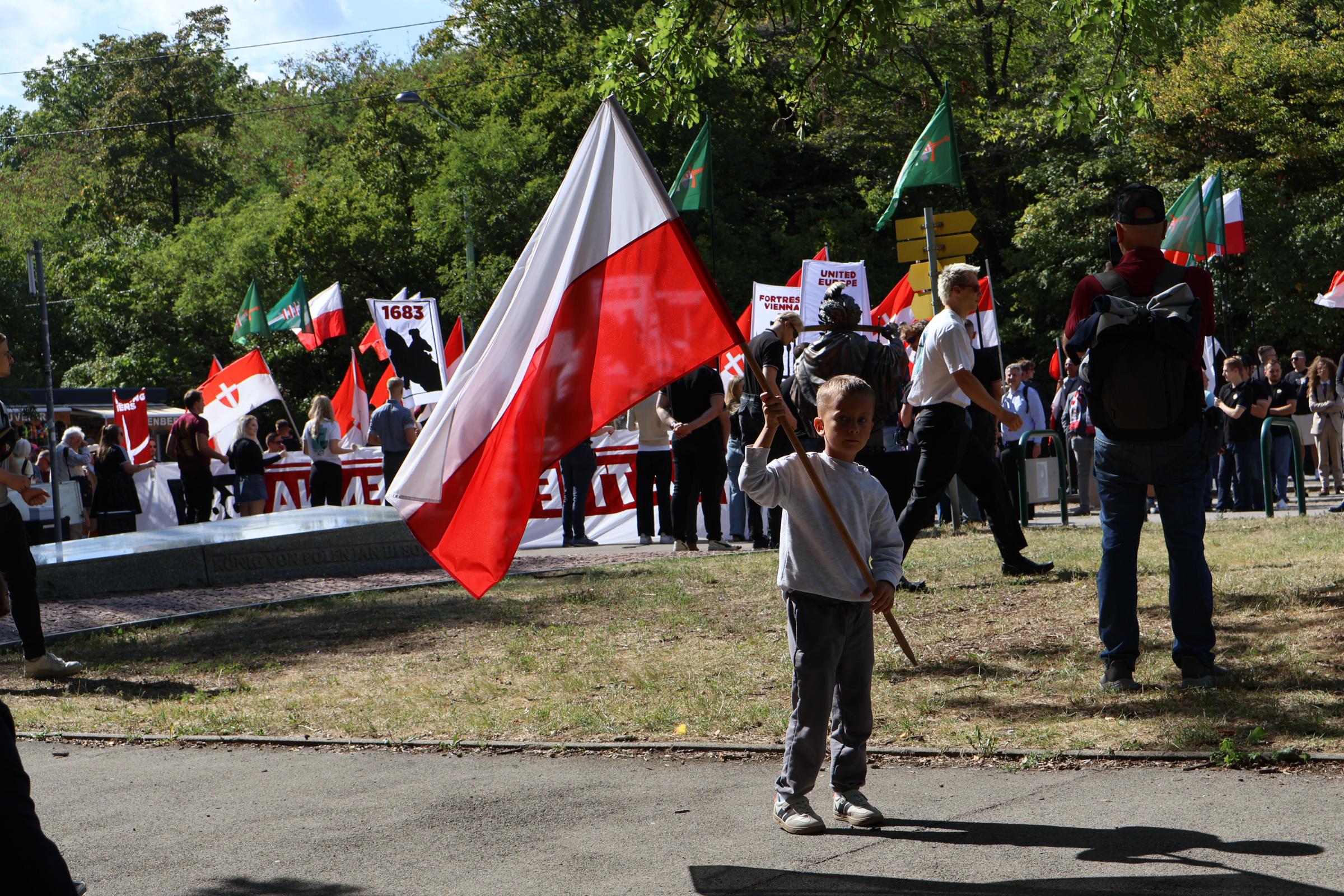 aZf5RDIsSrIOjRDE.jpg