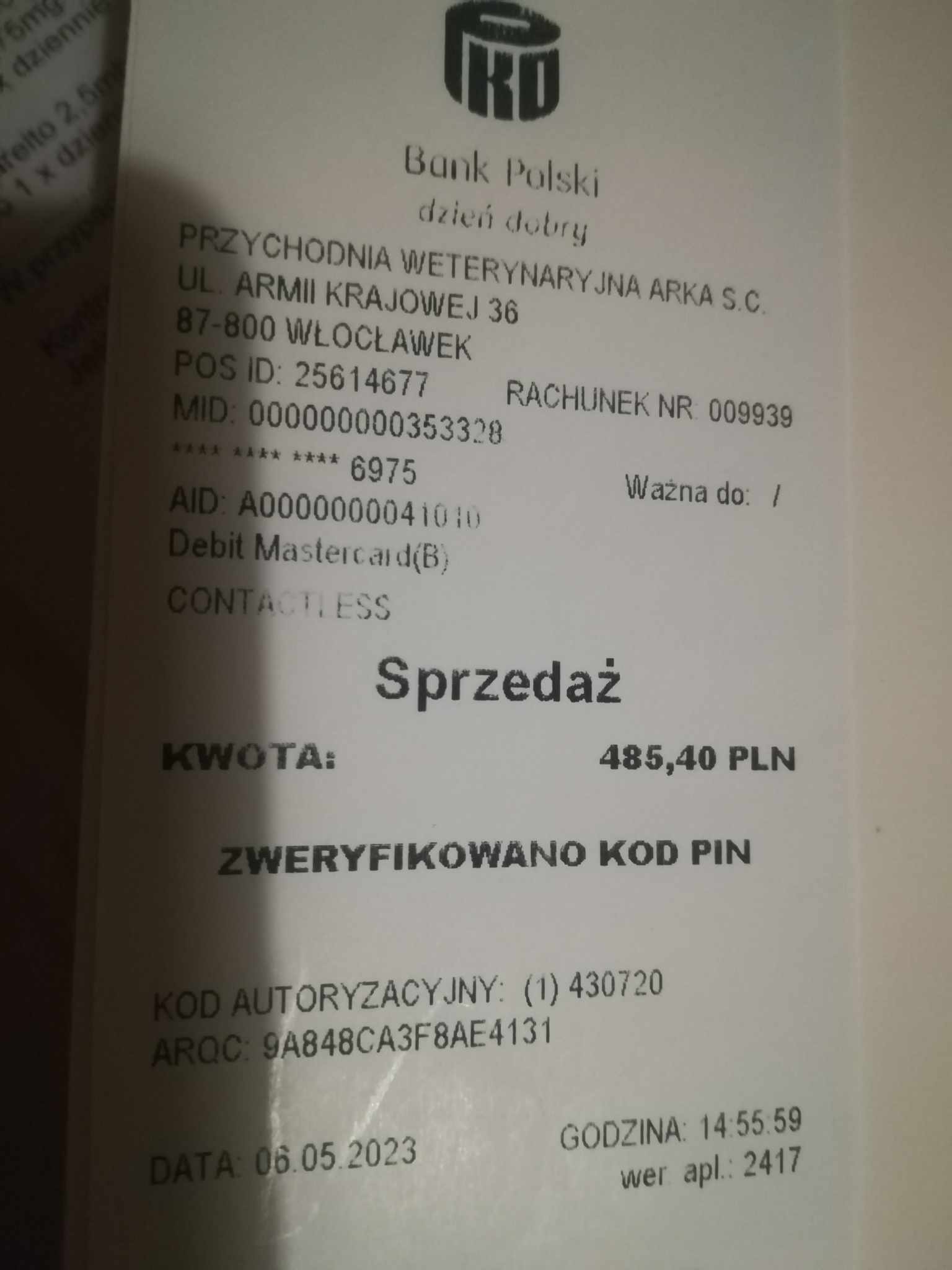ucII5Qs60vUvZDm5.jpg
