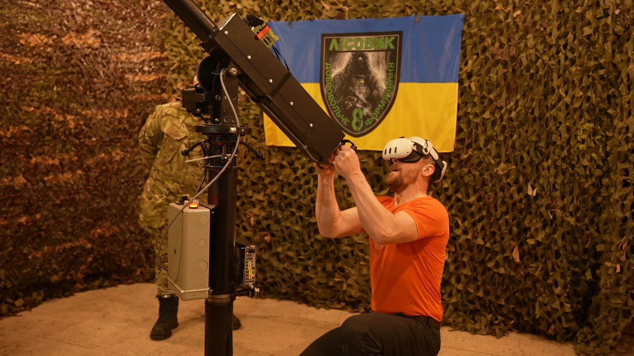 DjGEHLugZJC6hfbP.jpg