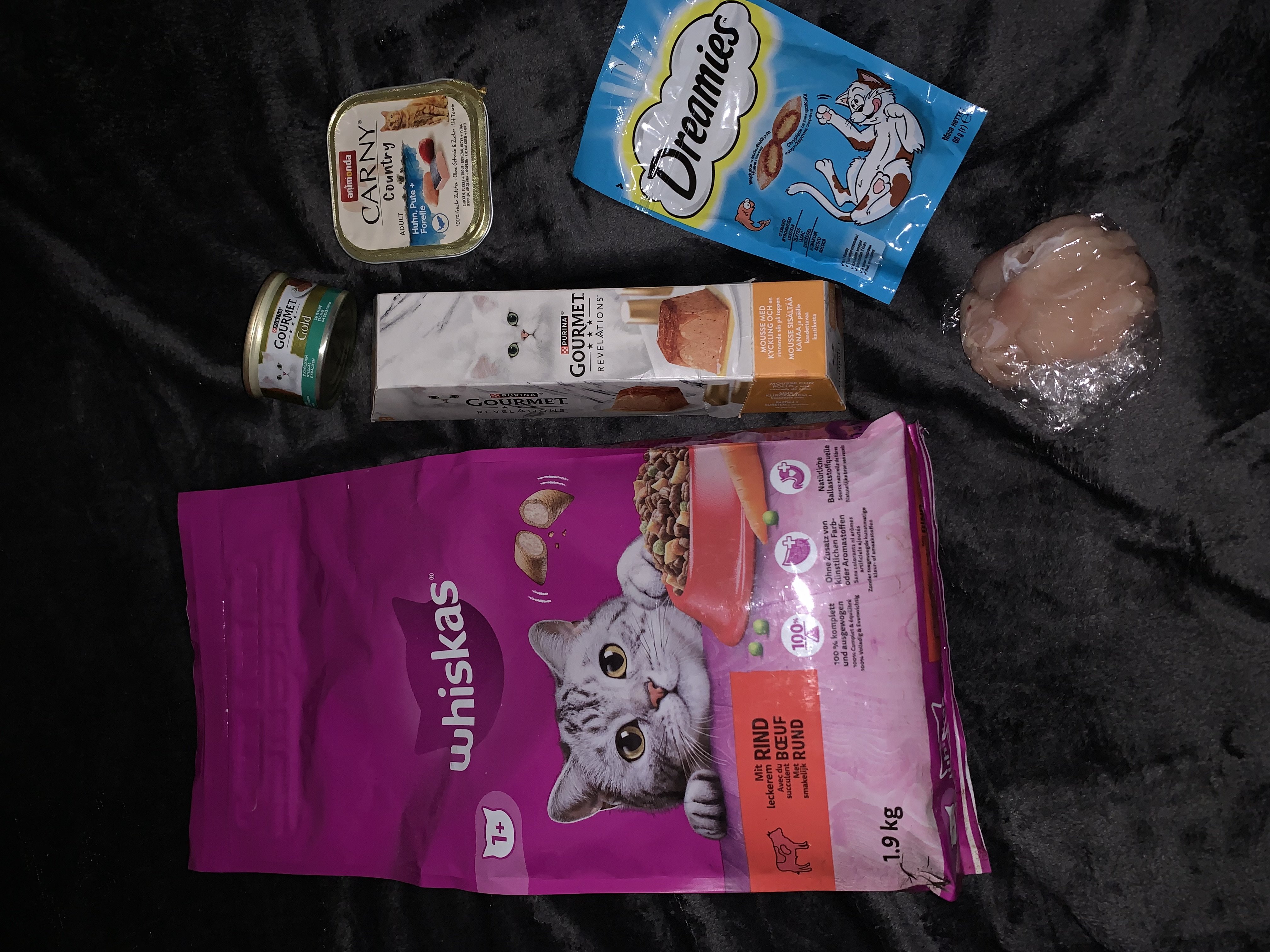 EaKajrj4JYsI7iAS.jpg
