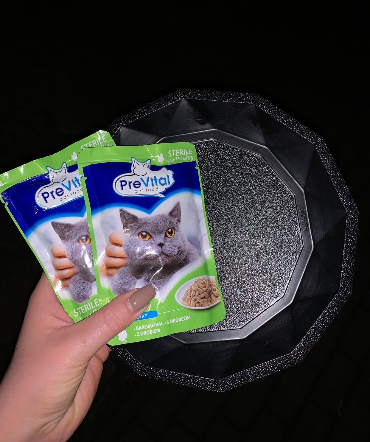 KTu0LreO0GILLAzi.jpg