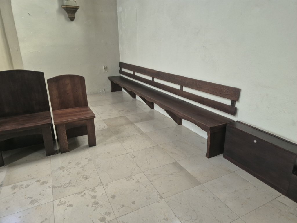 ZQ8lhJl5wcNW2JUR.jpg