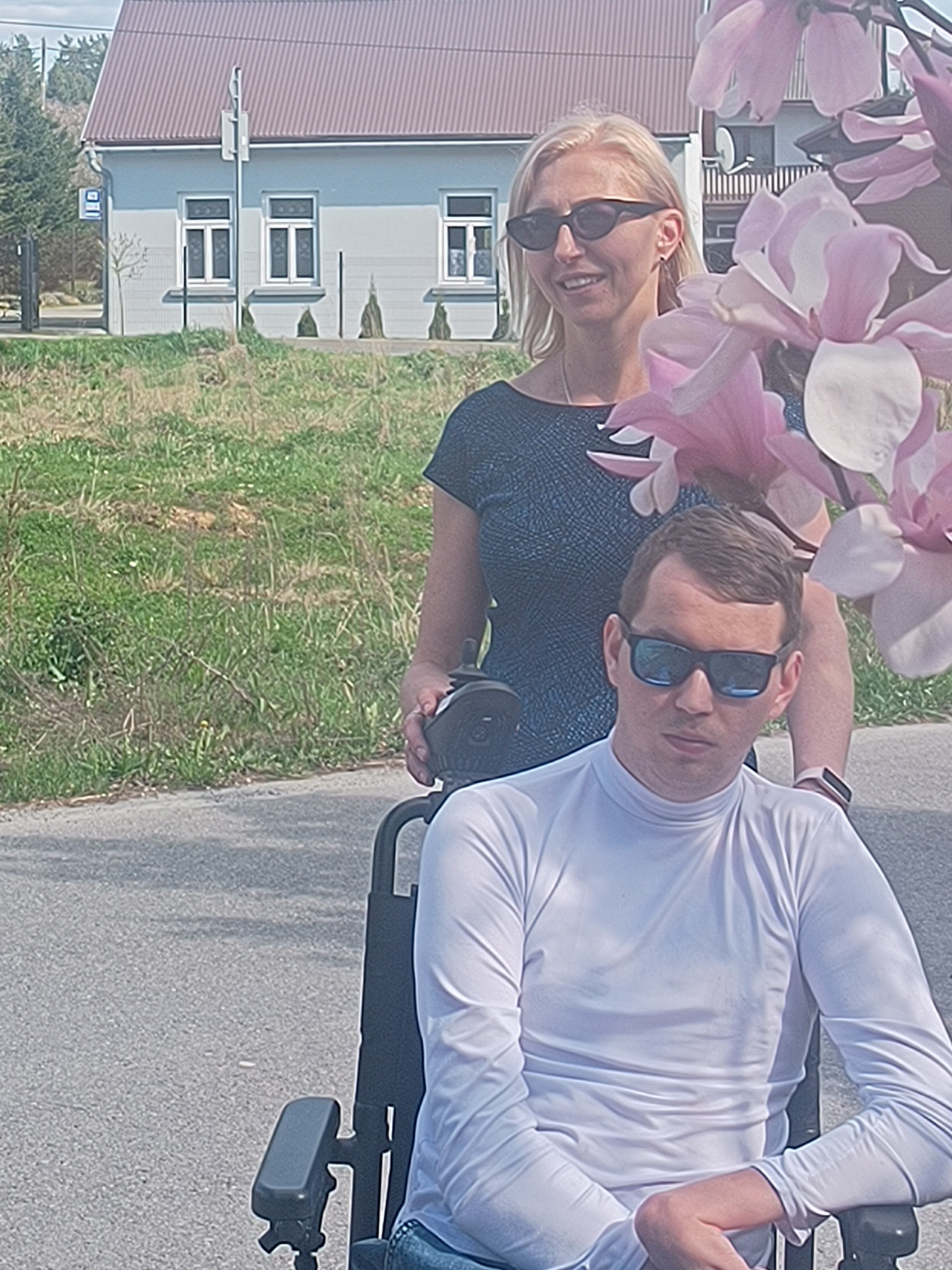 gSzGUxAktOhcDW1w.jpg