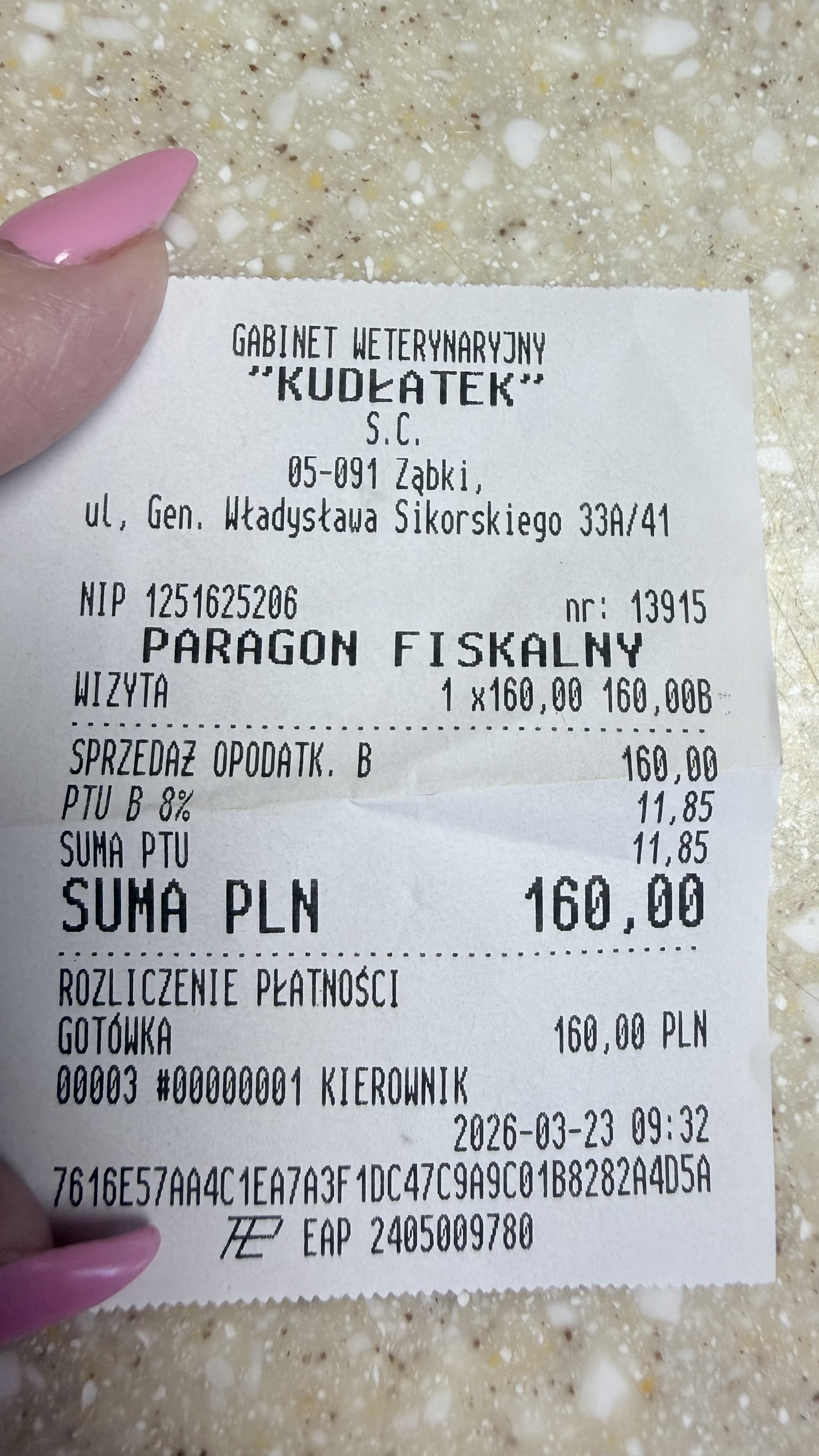 Fh9qT4yANyiuGaL3.jpg