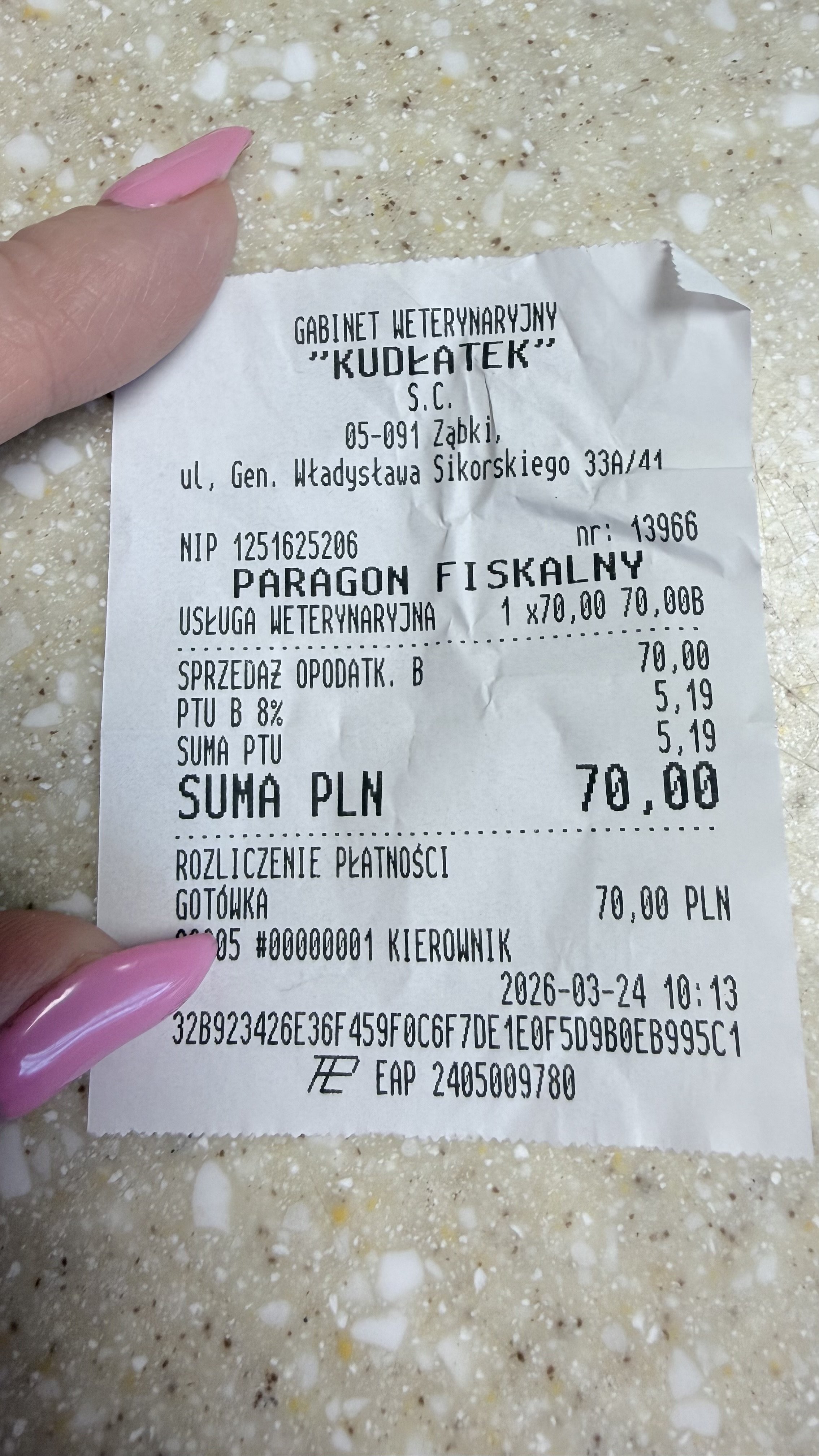tuufOj7CNCha6F2h.jpg