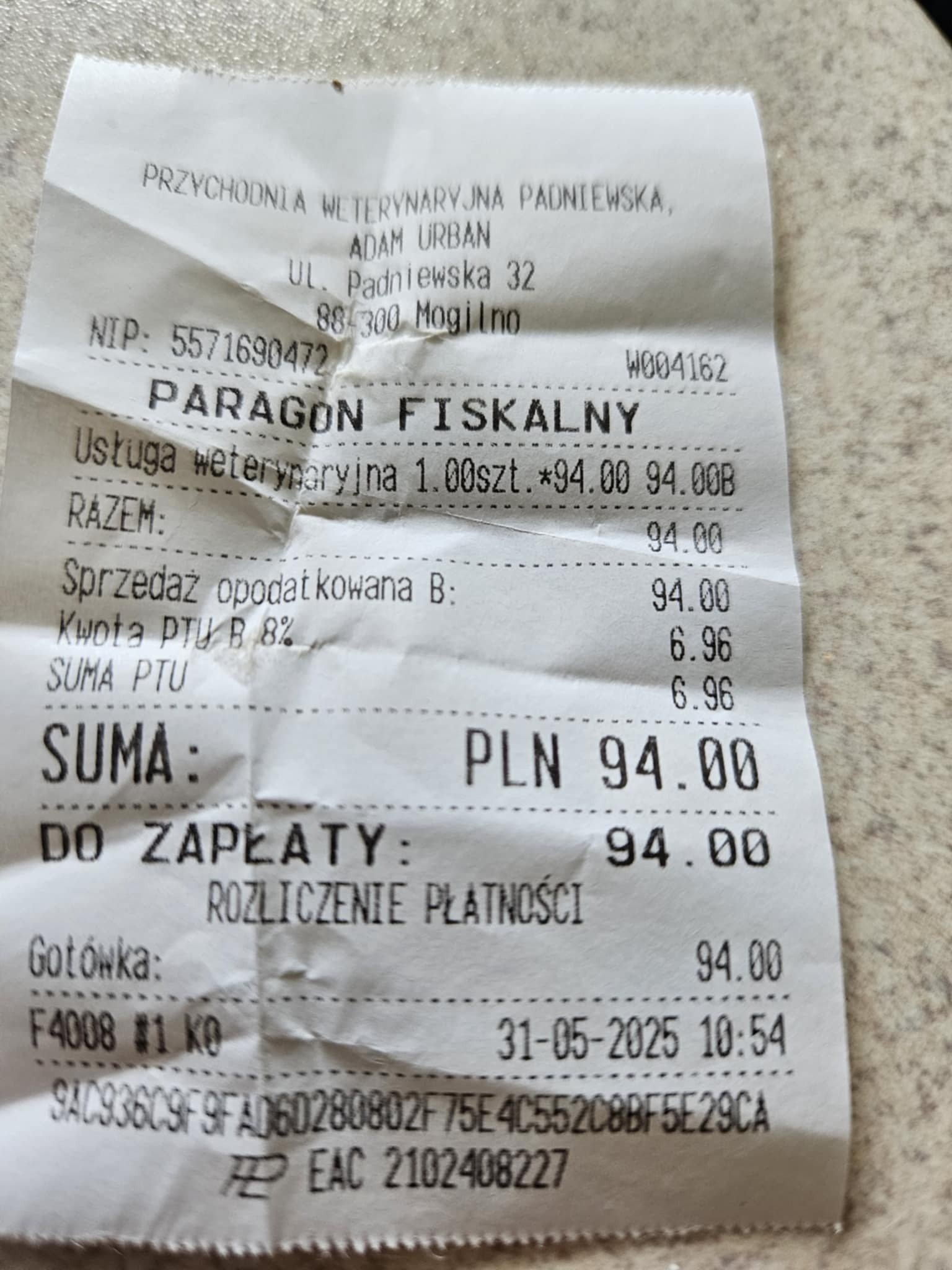 VpB8UR8EPA8XhWWk.jpg