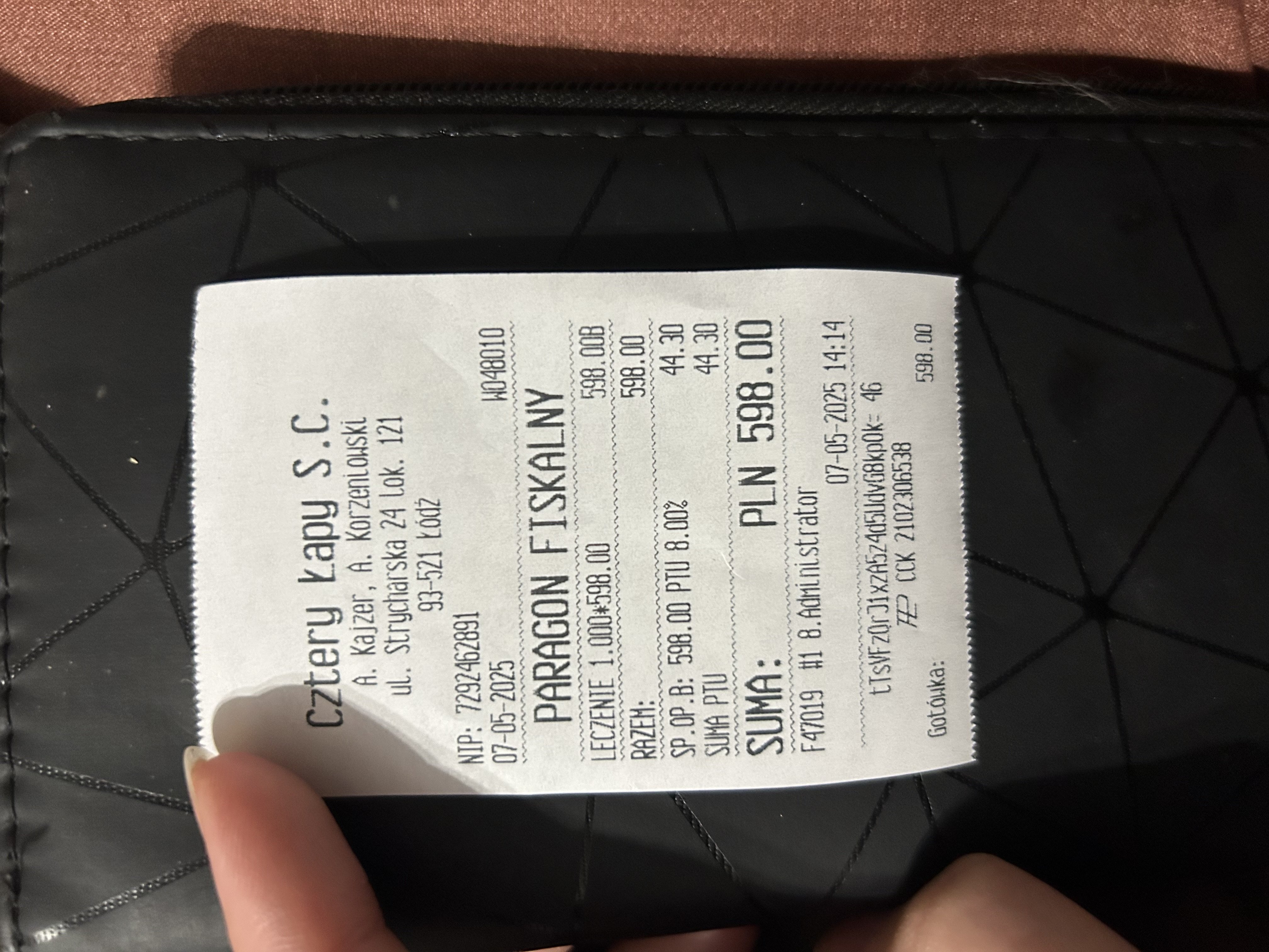7IBkGfR9QTQ9a2Sl.jpg
