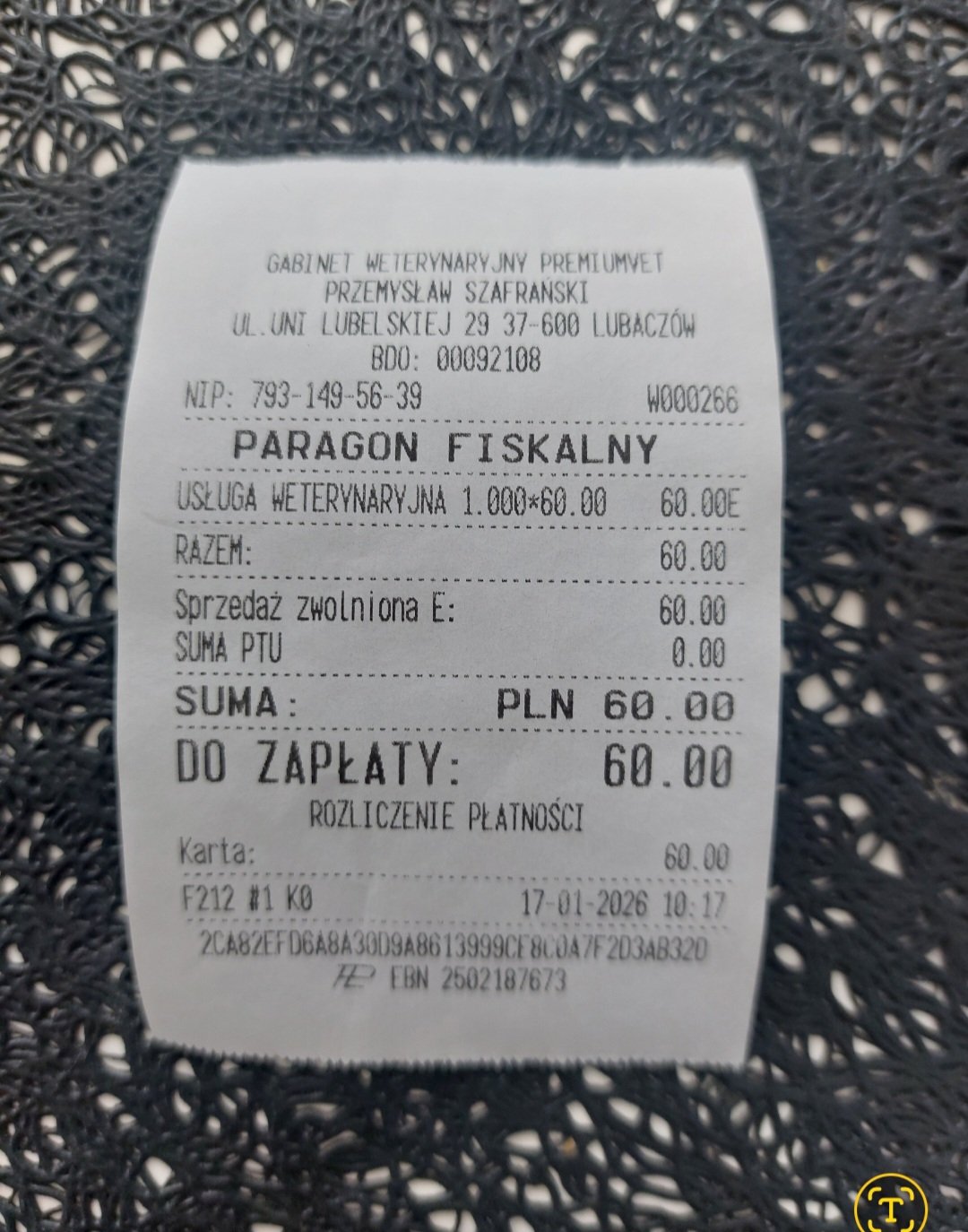 FjHQnuGhLlx29mxg.jpg