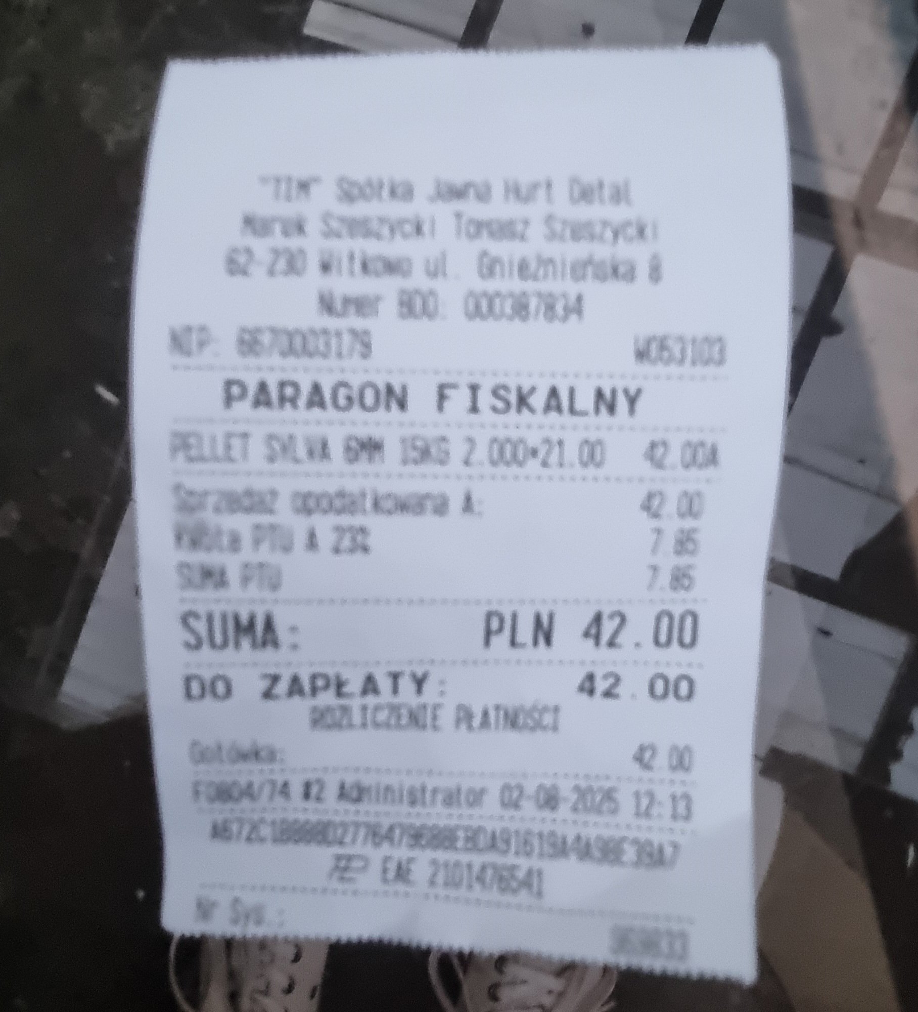 tanB7sQzhZLncw5k.jpg