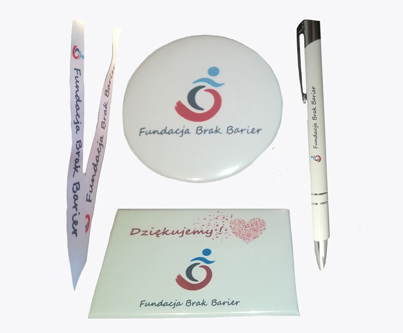 Zestaw gadzetów Fundacji