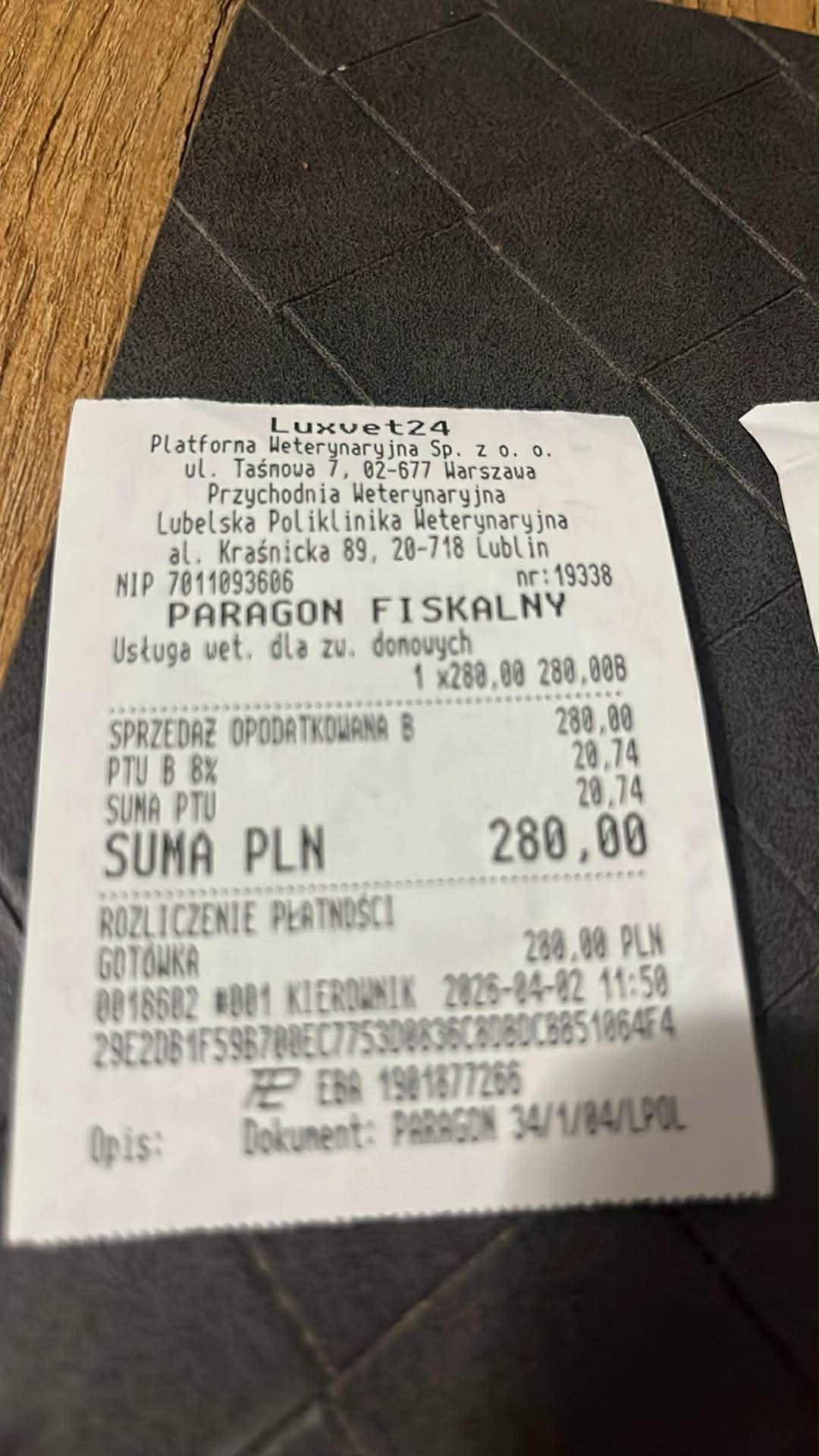 rmm5guhQk17QZnqL.jpg