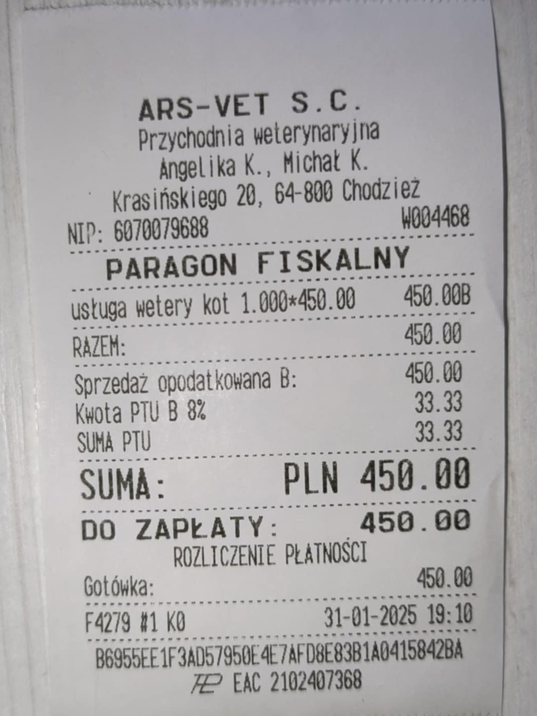 JUgUyQuE59ro53uH.jpg